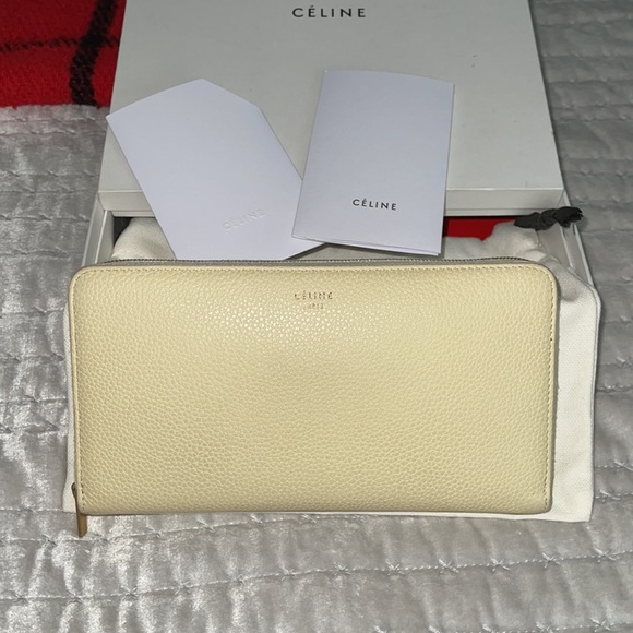 Celine Preloved wallet great condition comes with box n dust bag . - Picture 12 of 12